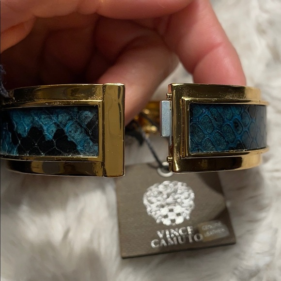 Vince Camuto snake skin bangle bracelet - Picture 3 of 4